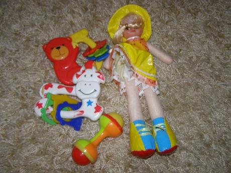 Balík hračiek a iných pomôcok pre bábatko ,