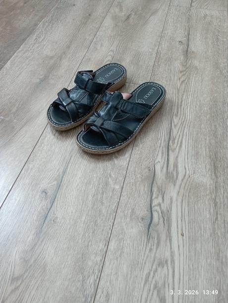 Kožené šľapky (už s poštou), lasocki,35