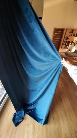 Velúrové závesy tmavomodré,