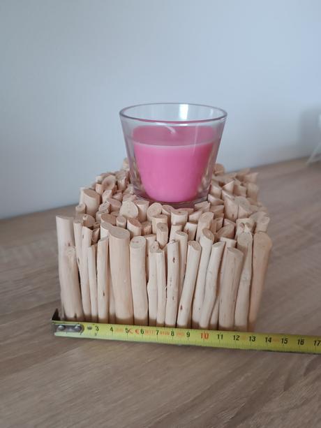 Drevená dekorácia so sviečkou, 