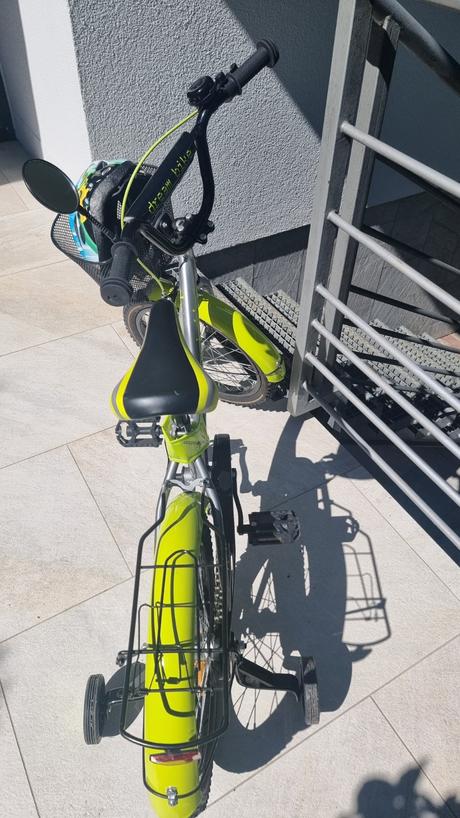 Ako nový bicykel s pomocnými kolieskami a košíkom, 16