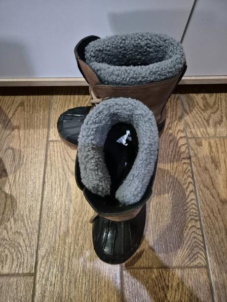 Snehule, lee cooper,32