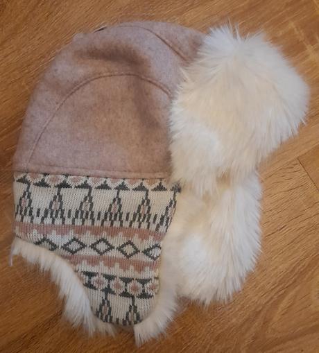 Čiapka, reserved,74