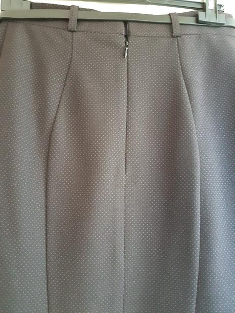 Čierna sukňa s bodkami, f&f,38