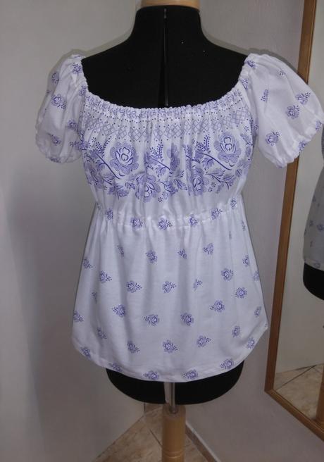 Folklórne dvojdielne šaty, 42