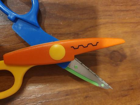 Nožnice vlnkové a zúbkové,