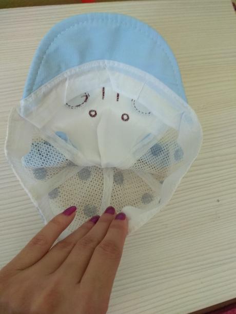 Vzdušná šiltovka s uškami, 80