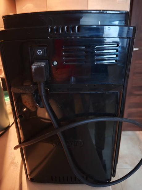 Plnoautomatický kávovar delonghi, 