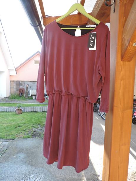 Šaty s visačkou, xxl