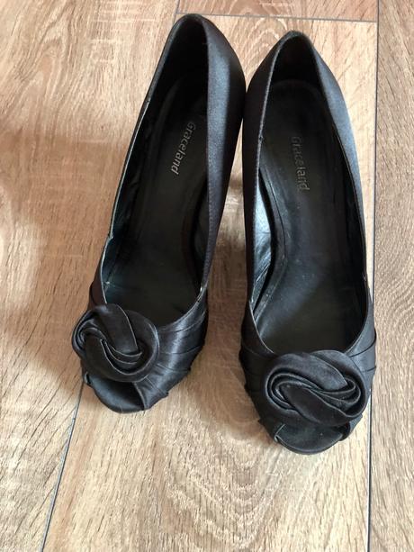 Čierne lodičky, graceland,37