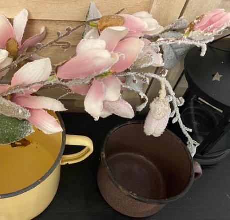 Hnedý smaltovaný hrnček,