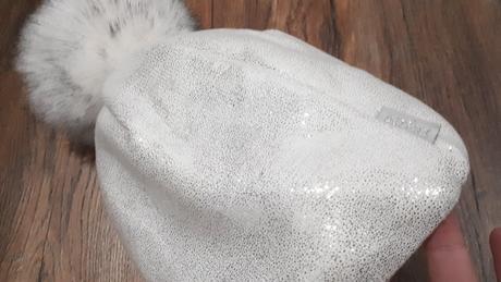 Čiapka s brmbolcom biela s odleskom, m