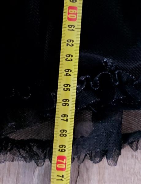 Šaty s tylovou sukňou, 122