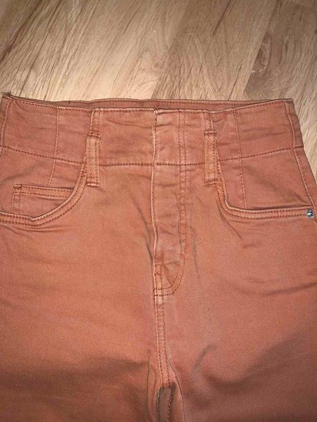 Škoricové rifle vysoký pás, bershka,34