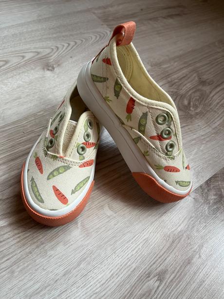 Reserved slip on 24/25, reserved,24 / 25