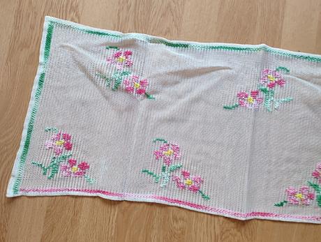 Vyšívané obrusy 2ks, 