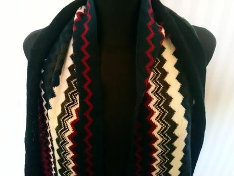 Dámsky farebný šál 197 x 27 cm so strapcami,