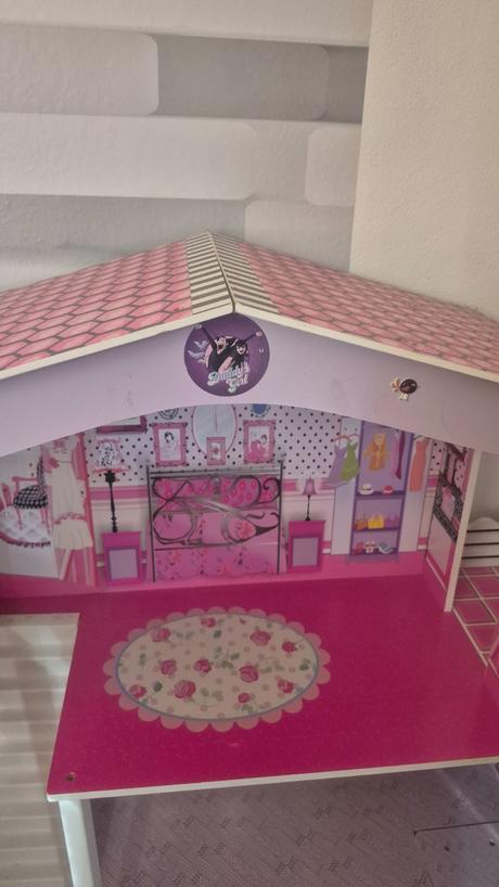 Drevenny domček pre barbie, 