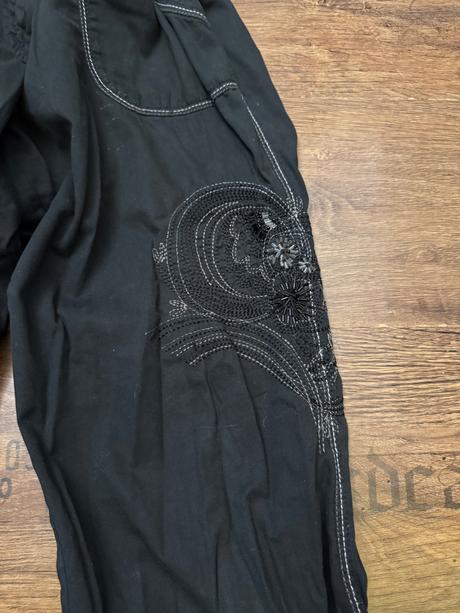 Čierne nohavice s aplikáciou, cherokee,xs