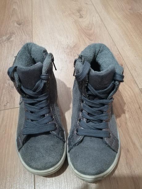 Semišove topánky, 25