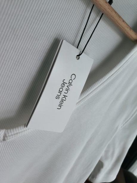 Calvin klein rebrovaný bavlnený top m-l, calvin klein,l / m