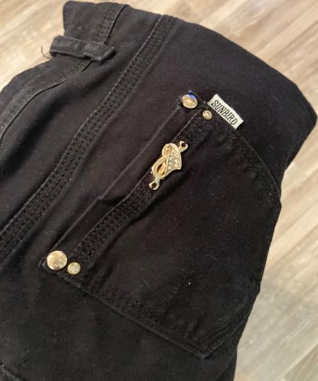 Čierne rifle veľ.l-29,majú zlaté zdobenie, l