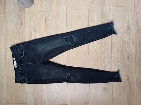 Chlapčenské rifle, bershka,34