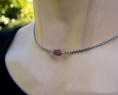 Oceľový náhrdelník s turmalínom, 