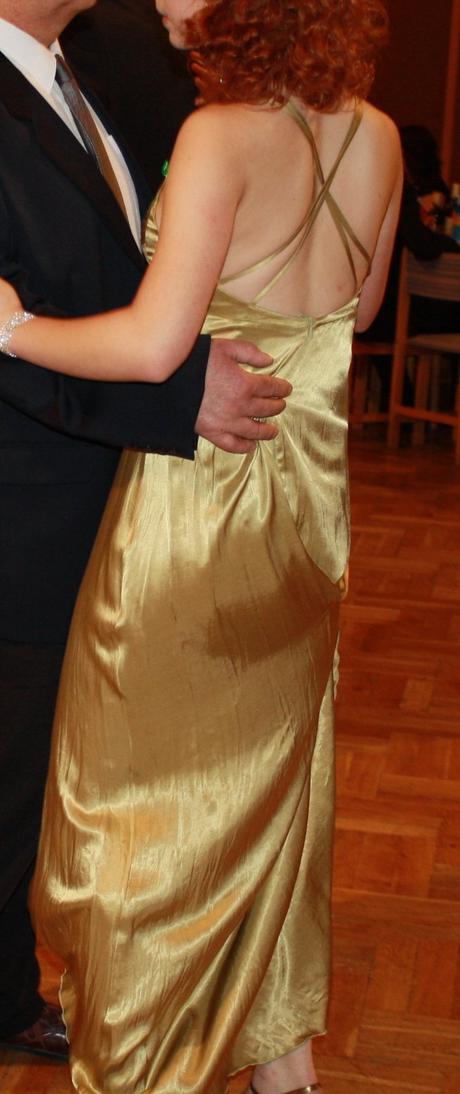 Nadčasové spoločenské šaty, 36