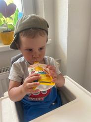 Kapsička babylove bio banán & višňa v jablkách s müsli