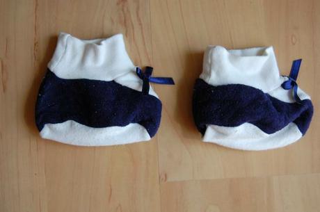 Komplet body na cvočky,papučky,podbradník,baretka, 62