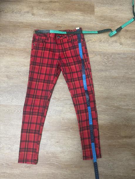 Kárované skinny destination, 134