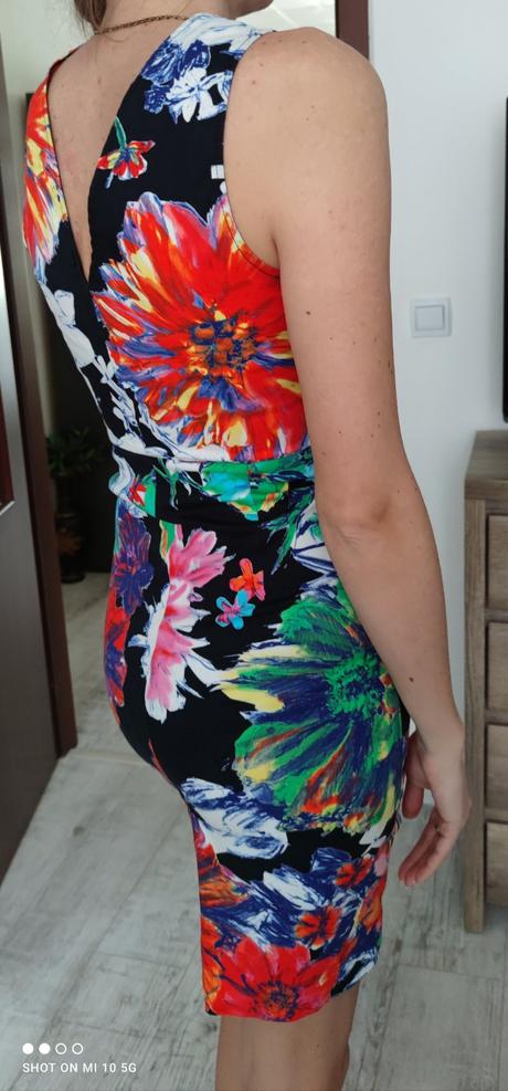 Predám dámske pekné šatky, m