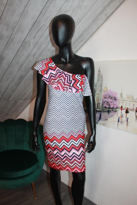 Šaty s odhaleným plecom, xs