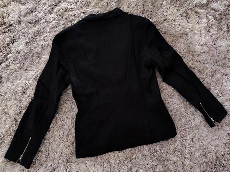 Čierne sako, amisu,m