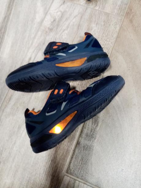 Svietiace botasky, lupilu,25