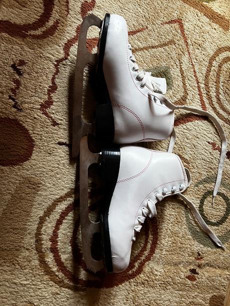 Dievčenské korčule, 36