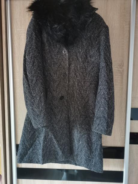 Damsky kabát s kožušinou, 38