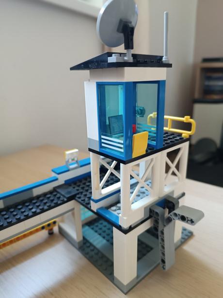 Lego city 60141 policajná stanica,