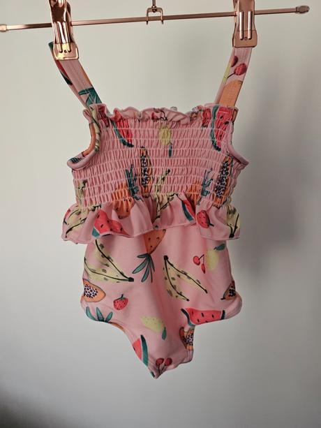 Chutné plavky s melonami, 74