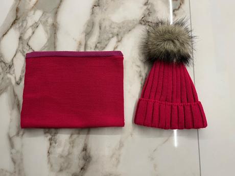 Zimná čiapka s brnbolcom a šál, 