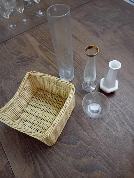 Kávová súprava, ozdobné vázy, misa, taniere, pohár,