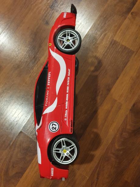 Ferrari - veľké auto na ovládanie,