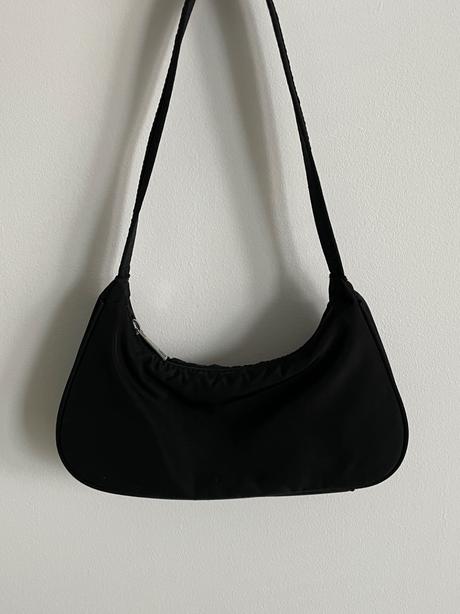 Asos malá čierna nylonová kabelka na plece/rameno, 