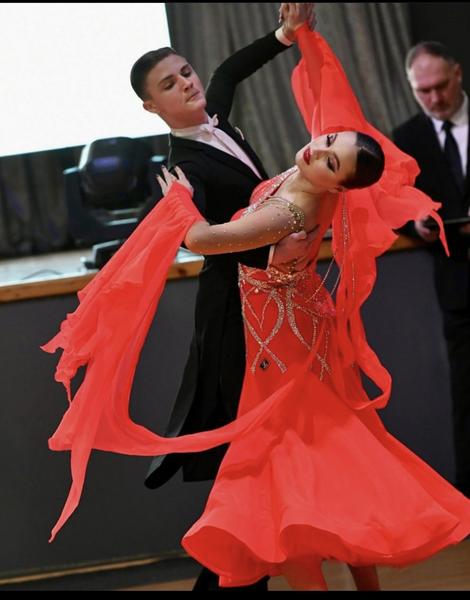 Hľadanie partnera na spoločenské tance!