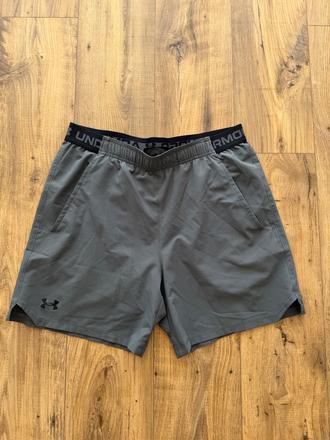 Športové kraťasy, under armour,l