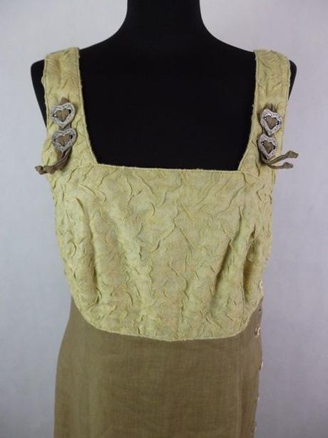 Luxusné krojové šaty, 42