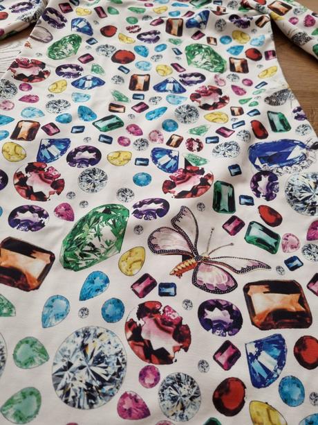 Diamantové šaty, s