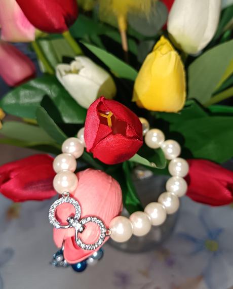 Náramok z náušnicami, 