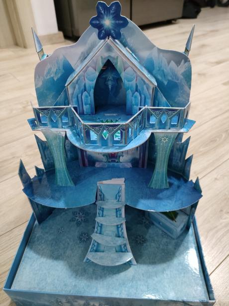 Papierovy zamok frozen, 